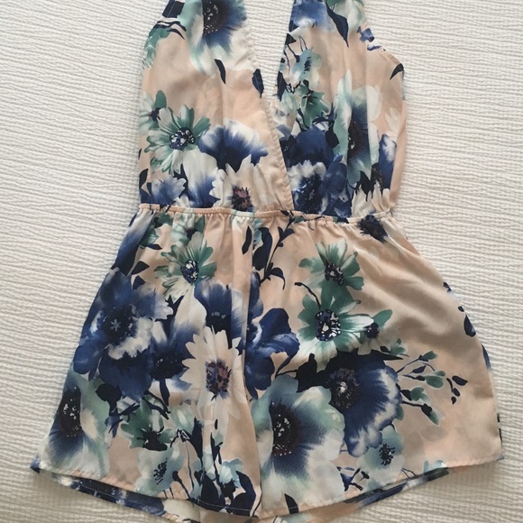 Floral romper with tie back - Picture 2 of 5